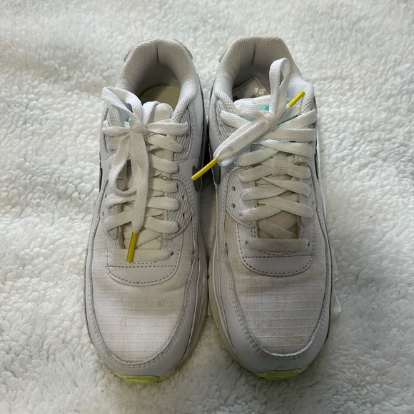 SOLD Nike Air Max - Picture 2 of 4